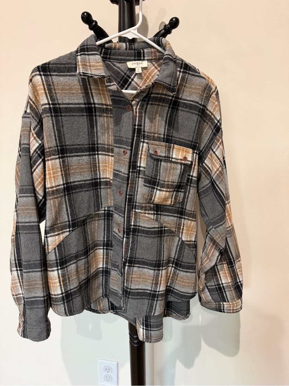 Uniqlo Men's Gray and Tan Plaid Button-Down Shirt Jacket
